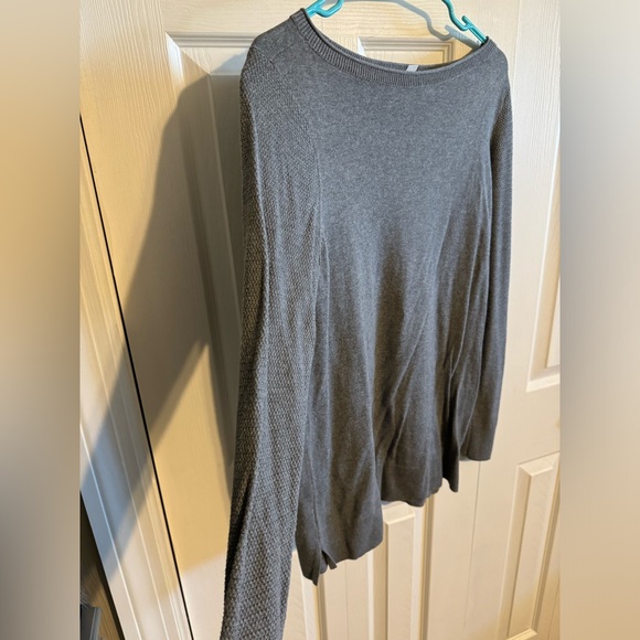 Loft Women’s sweater gray size Medium - Picture 3 of 3